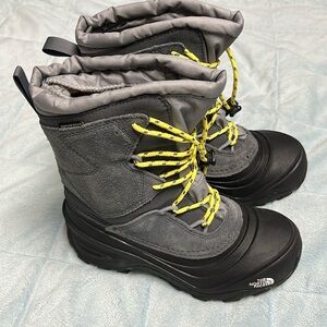 The North Face Kids’ Alpenglow V Waterproof Boots